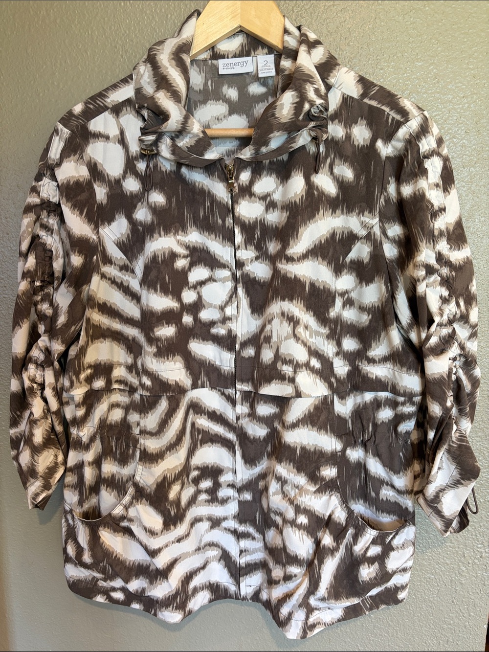 Zenergy by Chico’s brown & ivory abstract zebra-print jacket size 2 (12-14)